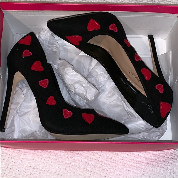 Shoe Dazzle Shoes - Heart heels